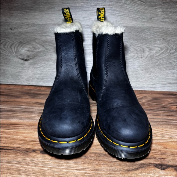 DR. MARTENS WOMEN'S LEONORE 2976  FAUX FUR LINED BLACK CHELSEA BOOTS SIZE: 7 - Picture 5 of 6